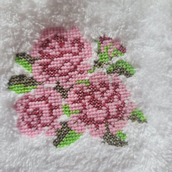 Soft 100% Cotton Hand Towel & Washcloth With Embroidered Roses - Picture 3 of 8